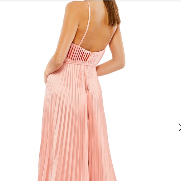 Nwt .MacDuggal PLEATED PLUNGE NECK WIDE LEG JUMPSUIT - Picture 3 of 6